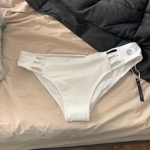 Born Primitive Size M white bikini bottoms